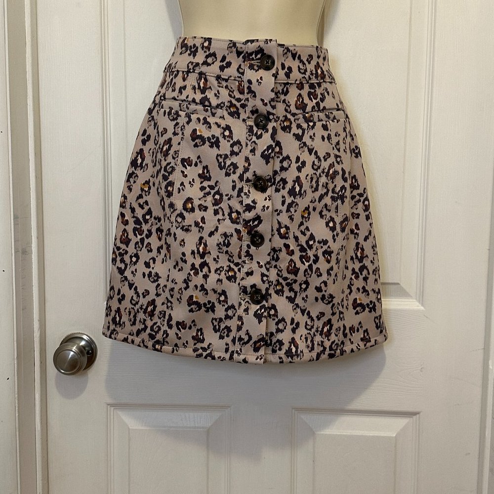 Maurices Leopard Print Skirt in Tan/Navy - Size 6